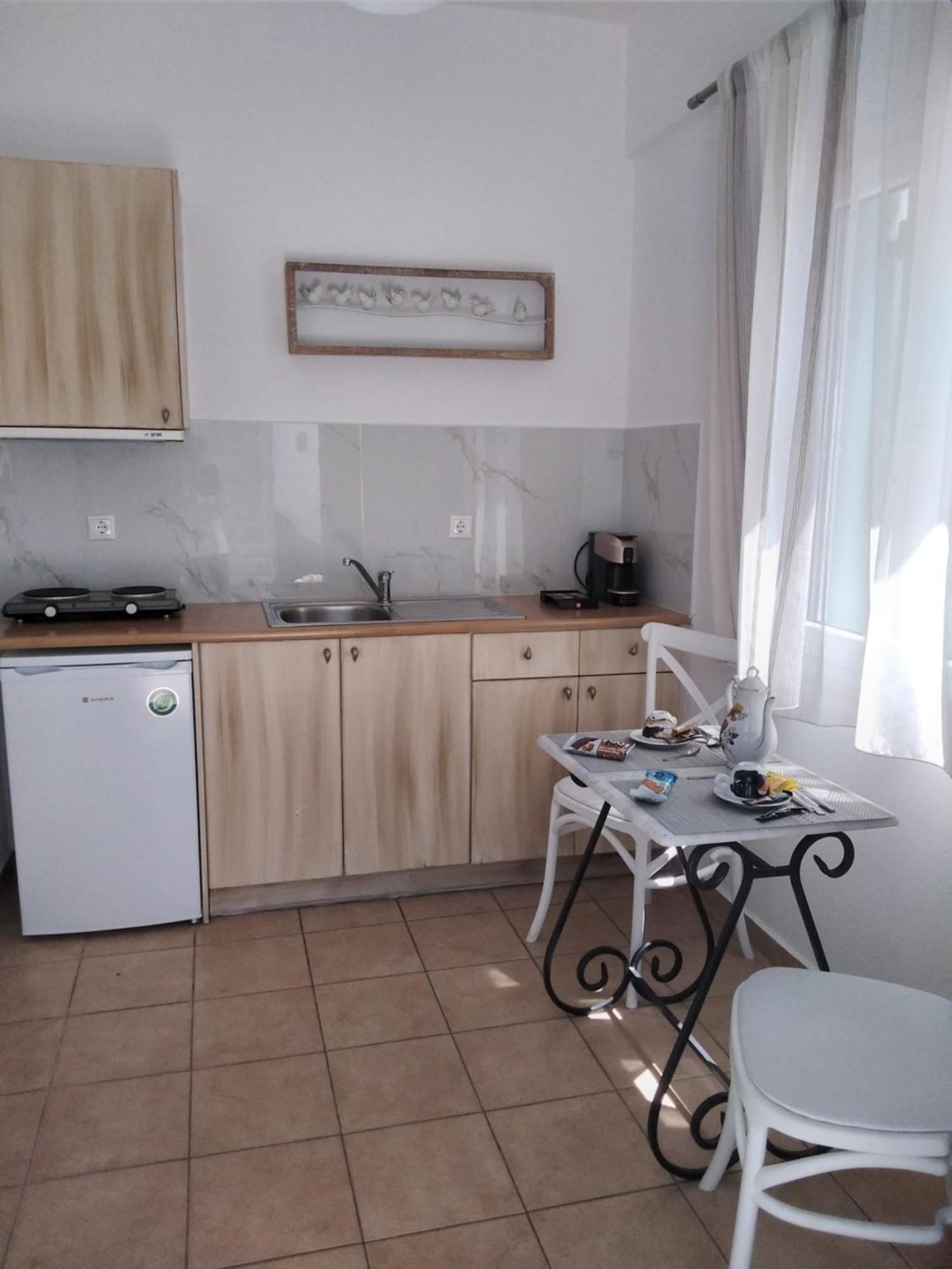 Celeste Apartments ออร์นอส ภายนอก รูปภาพ
